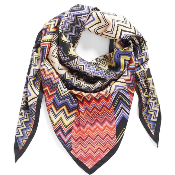 Missoni Accessories - 💖 HOST PICK Missoni Silk Triangle Scarf